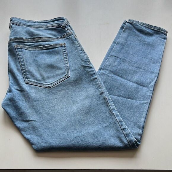 Forever 21 Other - Forever 21 Light Wash Slim Stretch Jeans Sz. 33/33